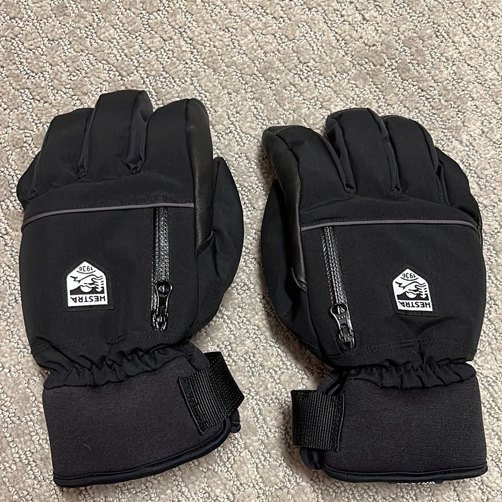 Brand new, woman Hestra gloves